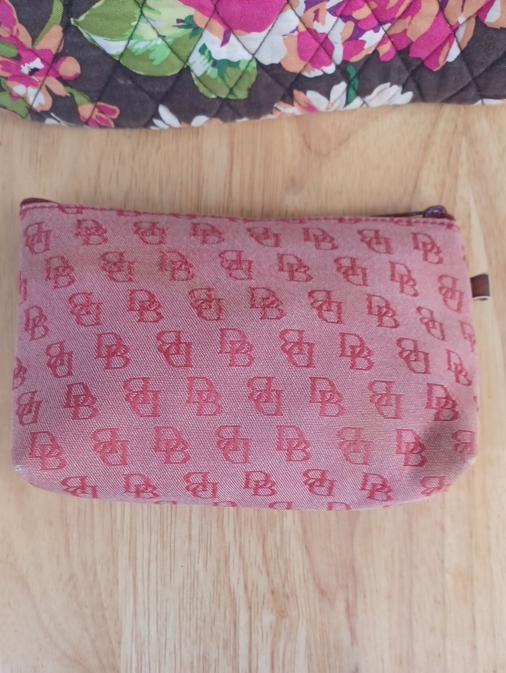 LOT OF 5 - Vera Bradley, Dooney & Bourke & Betsey Johnson Wallets / Cases - Picture 15 of 17